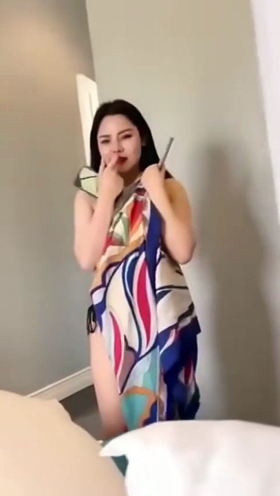 Căn phòng hot nhất lúc này – Cô gái được anh trai mưa gạ “Thổi anh cái nào”