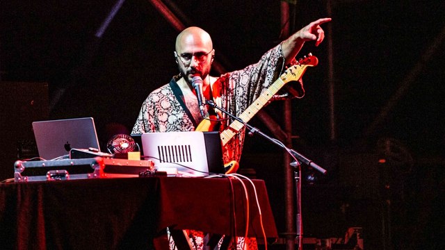 Fabio Celenza: musica, comicità e teatro contemporaneo al festival «I Concerti nel Parco»