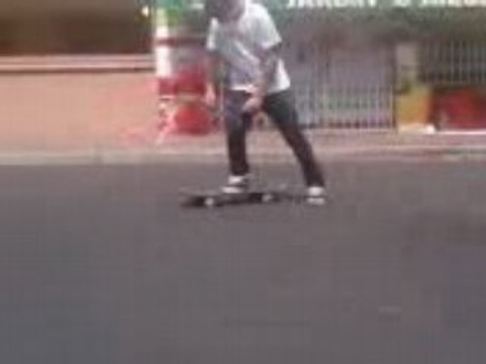 Petit cours de skate Sho Vit Front