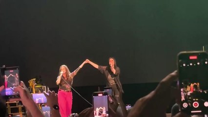 Alanis Morissette in concerto a Roma, duetto a sorpresa con Pausini: le due star incantano l'Auditorium sulle note di «Ironic»