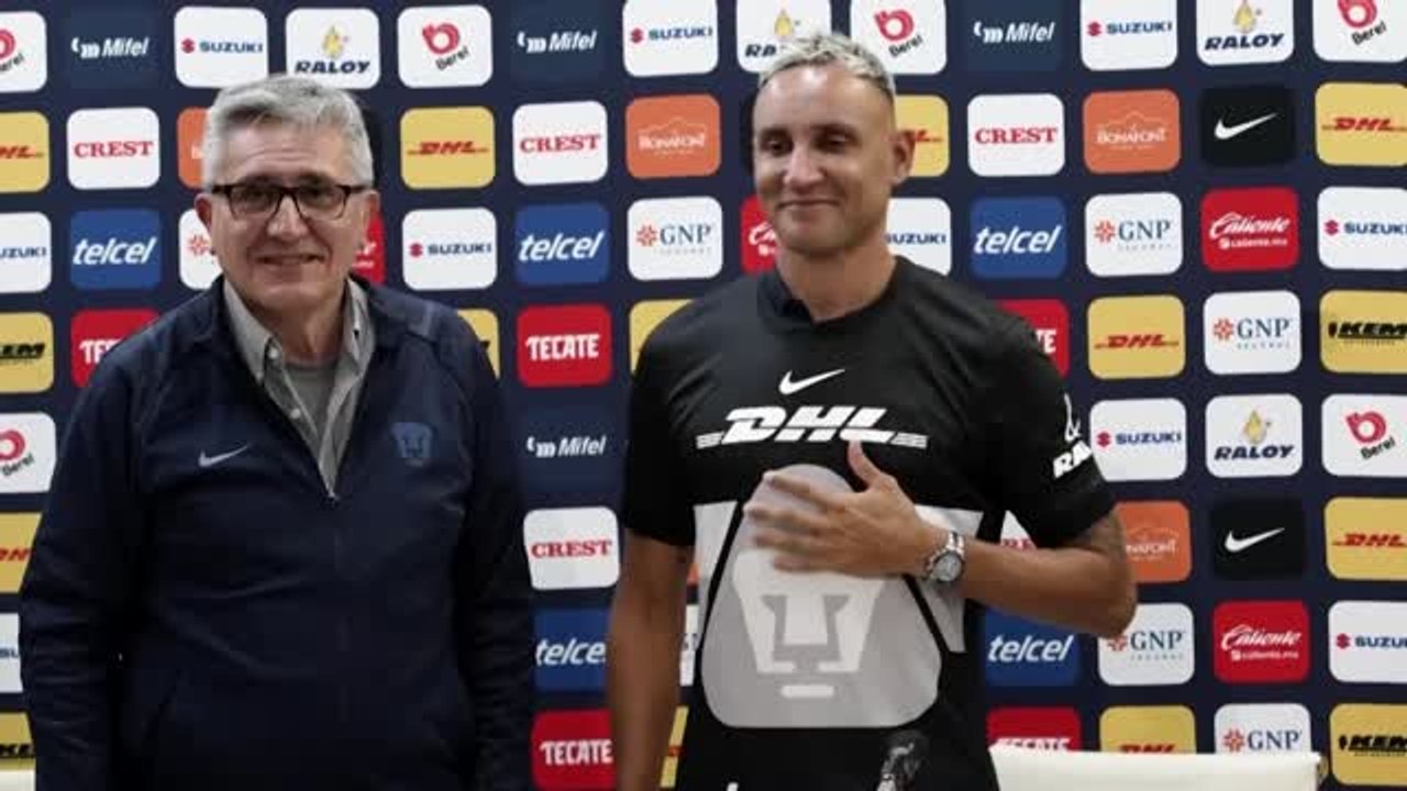 Pumas UNAM - Keylor Navas prend la pose avec son nouveau maillot