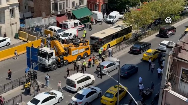 Beyoğlu'nda 10 aracın karıştığı kazada yaralanan temizlik işçisi öldü