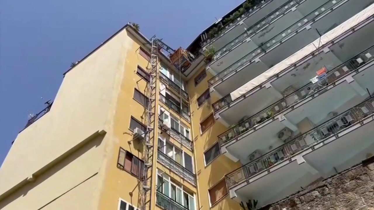 Crolla un ponteggio a Napoli, morti tre operai