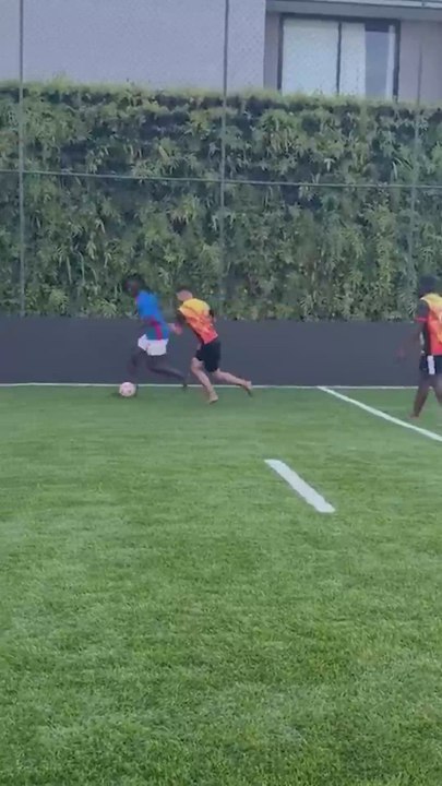Vinicius y Camavinga se divierten jugando en sus vacaciones