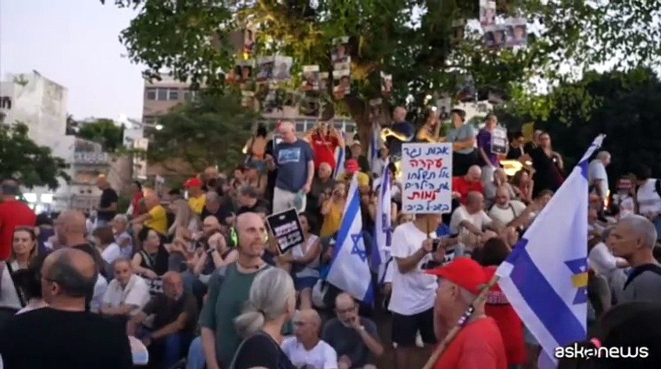 Corteo contro la guerra a Tel Aviv, la polizia disperde manifestanti