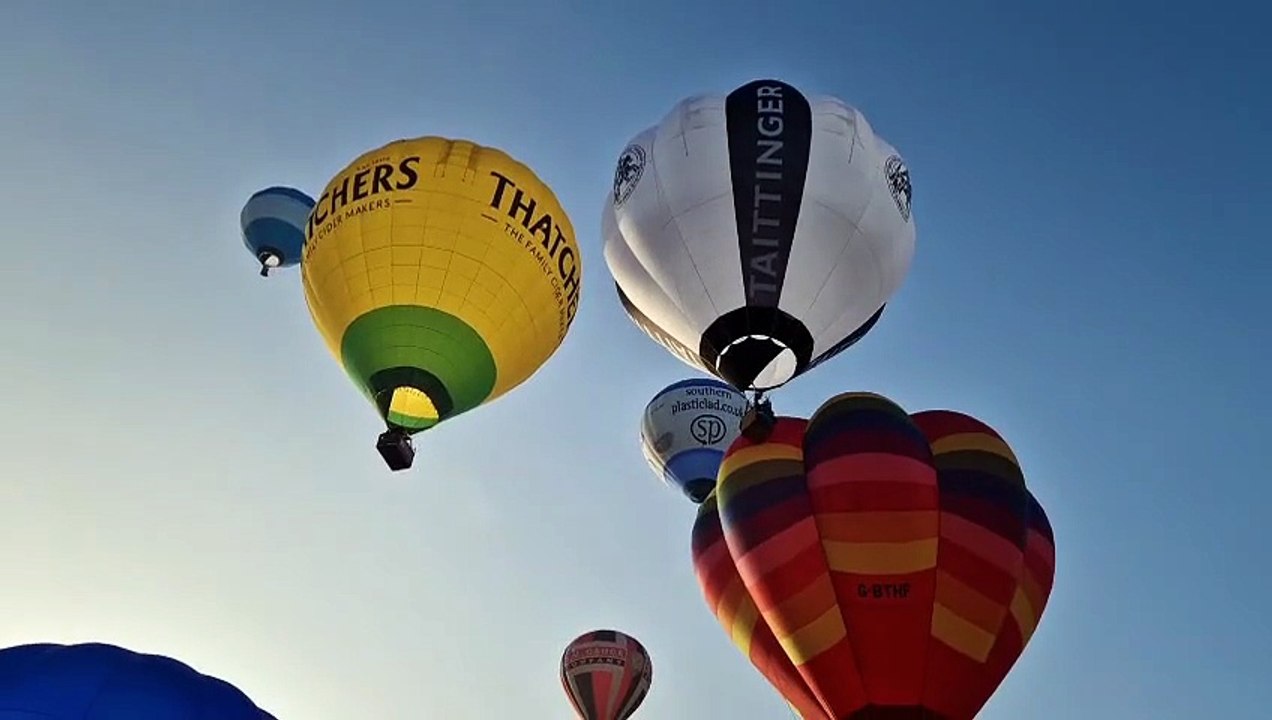 Hot air balloons fly over Bristol in countdown to fiesta