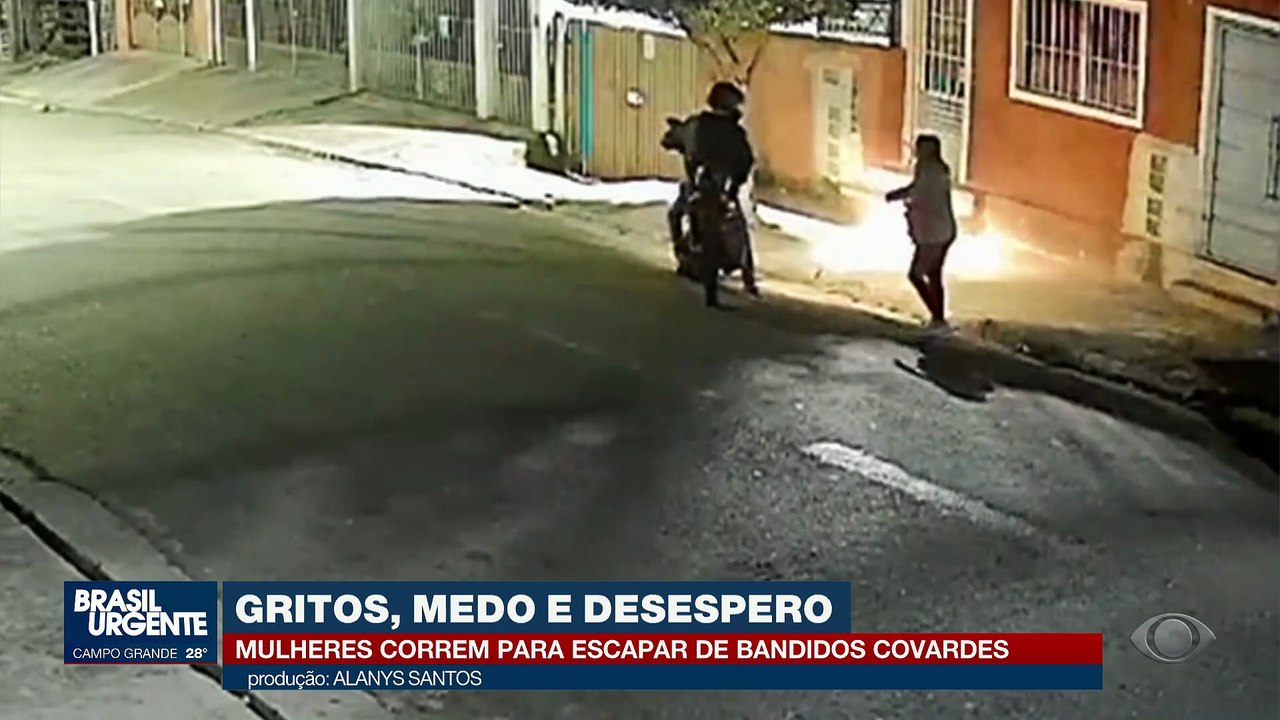 Gritos e desespero: mulheres correm para escapar de bandidos