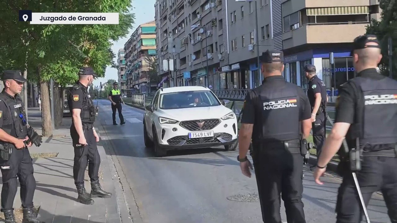 Así ha sido el momento en el que Juana Rivas ha entregado a su hijo en los juzgados para que vuelva con su padre, Francesco Arcuri