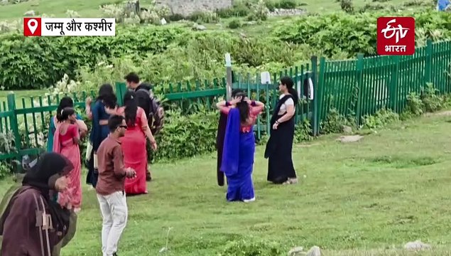 जम्मू कश्मीर: पहलगाम आतंकी हमले बाद गुलमर्ग में फिर से लौटती दिख रही है रौनक, पर्यटक कर रहे हैं घाटी का रुख