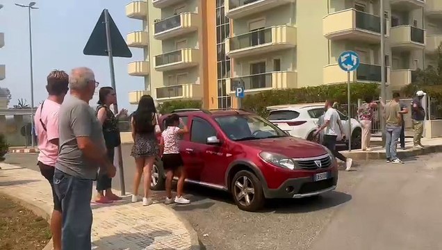 Vasti incendi a Vibo: fiamme minacciano case, terreni agricoli e un complesso residenziale