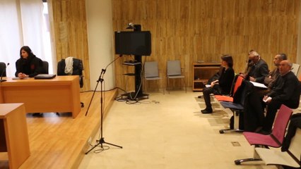 Arcuri abandona los juzgados con su hijo menor rumbo a Italia, donde "continuará la lucha"