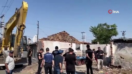 Çorlu’da metruk binalar yıkıldı