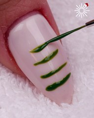 Create dazzling Christmas nail designs 🎄