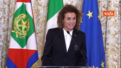 La capitana nazionale femminile di calcio Girelli si commuove mentre parla davanti a Mattarella