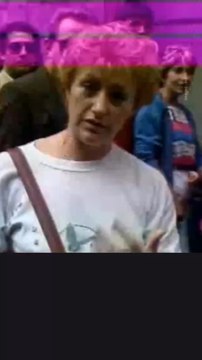 Micro-trottoir réalisé à l’occasion de la Pride de Paris en 1982 à l’initiative du Comité d’urgence anti-répression homosexuelle (CUARH). C’est une des premières Pride organisée en France. 🏳️‍🌈 (images : Ina)