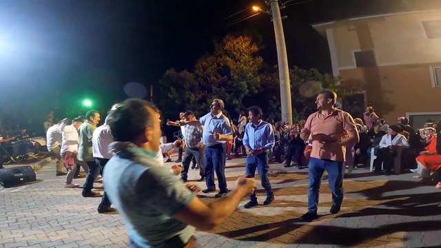 Kemane ve elektro saz eşliğinde muhteşem oyun havası