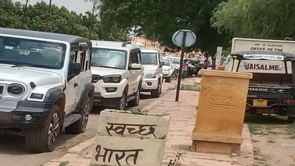 Watch Video: आने-जाने के लिए अलग रास्ता, फिर भी नियमों की अवहेलना