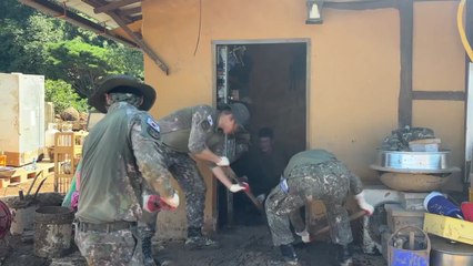 군, 대대적 수해복구 지원...연인원 만5천여 명 투입 / YTN