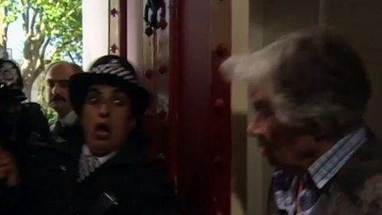 Ley y desorden: 2x1 Con las manos en la sala