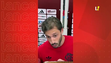 Matías Viña reclama da arbitragem e cobra posicionamento.