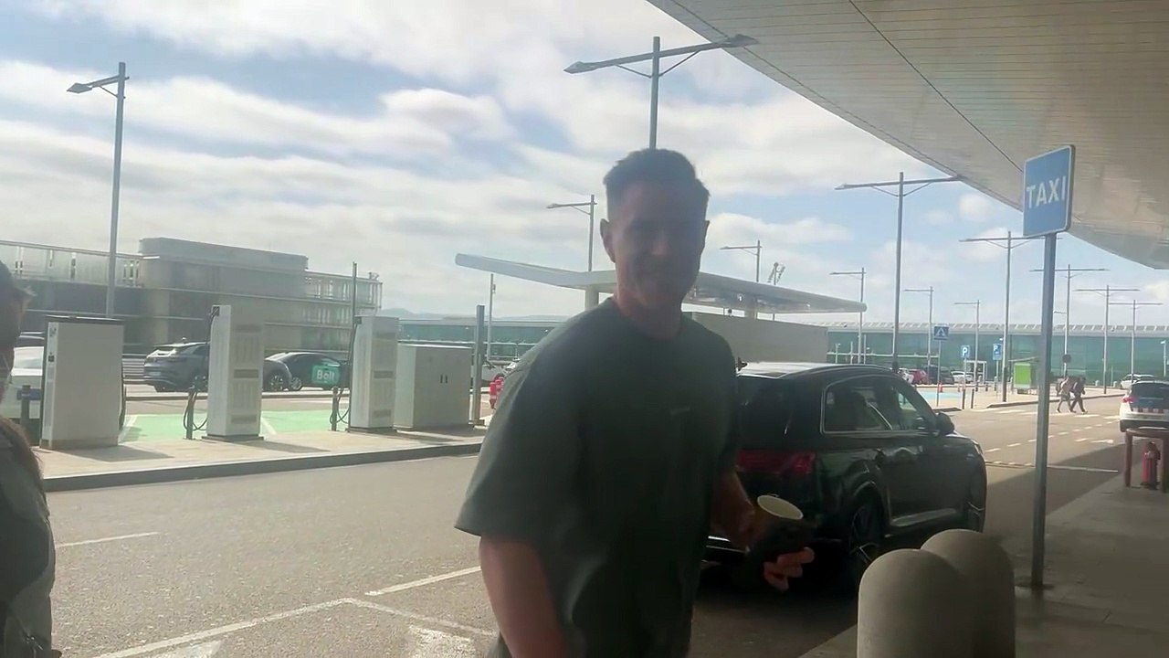 Ter Stegen, en el aeropuerto de Barcelona para viajar a Burdeos a operarse / SPORT