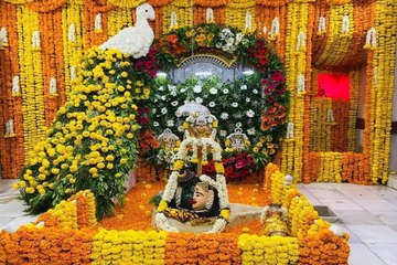तीसरे सोमवार को शिवभक्ति से निखरा सावन का सौंदर्य, स्वर्ण झूले में विराजे ठाकुरजी, शिवालयों में वेदमंत्रों के बीच रुद्राभिषेक
