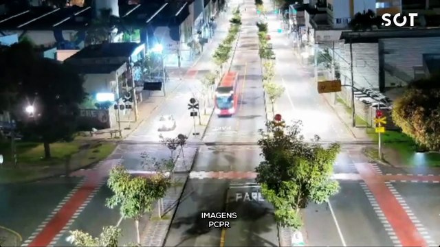 Ônibus é partido ao meio por trem em Curitiba e imagens impressionam