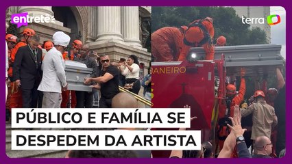 Sob aplausos, caixão com o corpo de Preta Gil é colocado em carro de bombeiro