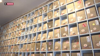 Au café pli, on peut écrire une lettre pour dans 20 ans