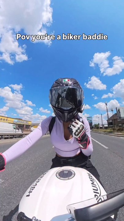 asian bikers are all buddies 🤪😂