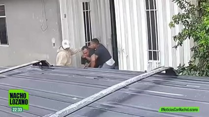 Policías golpean a vecinos por un cajón de estacionamiento | Nacho Lozano