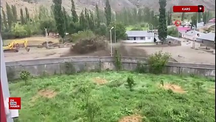 Kars'ta etkili olan yağış sele dönüştü