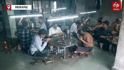 ભાવનગર: શિક્ષણ સહાય માટે નિરસતા કેમ? 1.5 લાખ રત્નકલાકારો સામે માત્ર 14,300 ફોર્મ ભરાયા