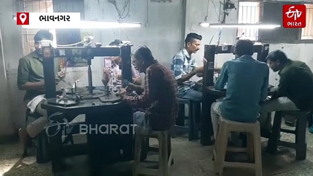 ભાવનગર: શિક્ષણ સહાય માટે નિરસતા કેમ? 1.5 લાખ રત્નકલાકારો સામે માત્ર 14,300 ફોર્મ ભરાયા