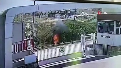 Kopan elektrik kablosu saman balyalarını küle çevirdi, o anlar güvenlik kamerasına yansıdı