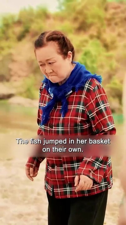 A Goose Dropped Dead at Her Feet—What Happened Next Shocked the Whole Village