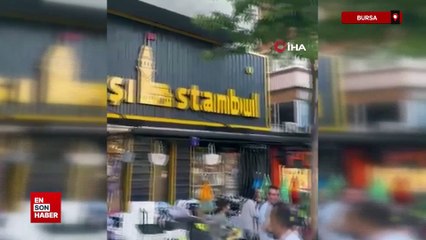 Bursa'da bir mağaza 4 kamyon karpuz dağıttı