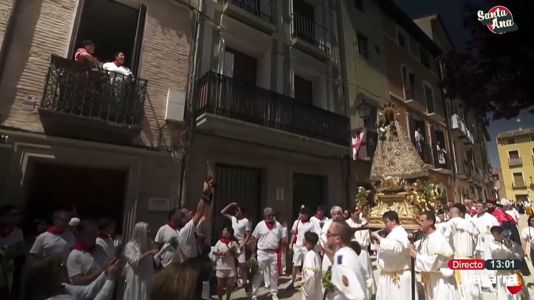 Las jotas inundan de emoción a la Procesión de Santa Ana