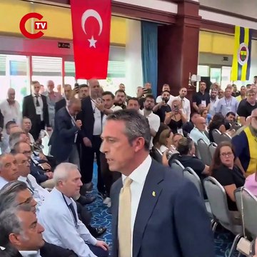 Fenerbahçe Divan Kurulu'nda gerginliğin başladığı anlar.