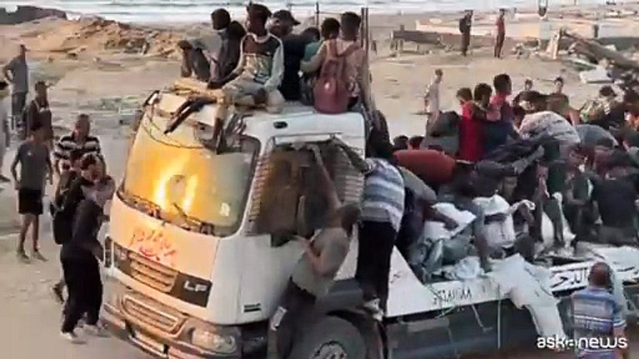 Caos per un sacco di farina, governo Gaza: 100mila bambini a rischio