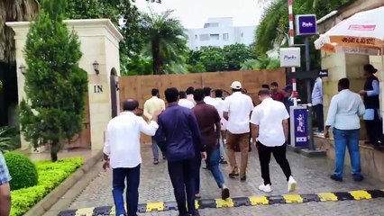#Hyderabad---  Tension outside @BRSparty MLA @KaushikReddyBRS’s residence  After his controversial remarks against chief minister @revanth_anumula, #NSUI gave a call to gherao the MLA’s house.  #BRS leaders and supporters reached the spot in his support.