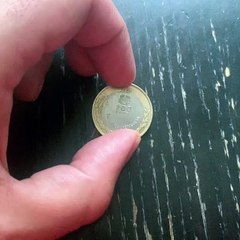 Spinning a Portuguese 200 escudo coin from 1998.