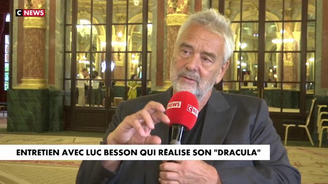 «Je n'ai jamais été un grand fan des films d'horreur, mais je m'amuse», Luc Besson nous raconte son Dracula