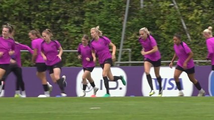 Lionesses laughing and in high spirits during last training session before Euros final