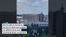El momento en que un dron ruso golpea un edificio militar en Sumi