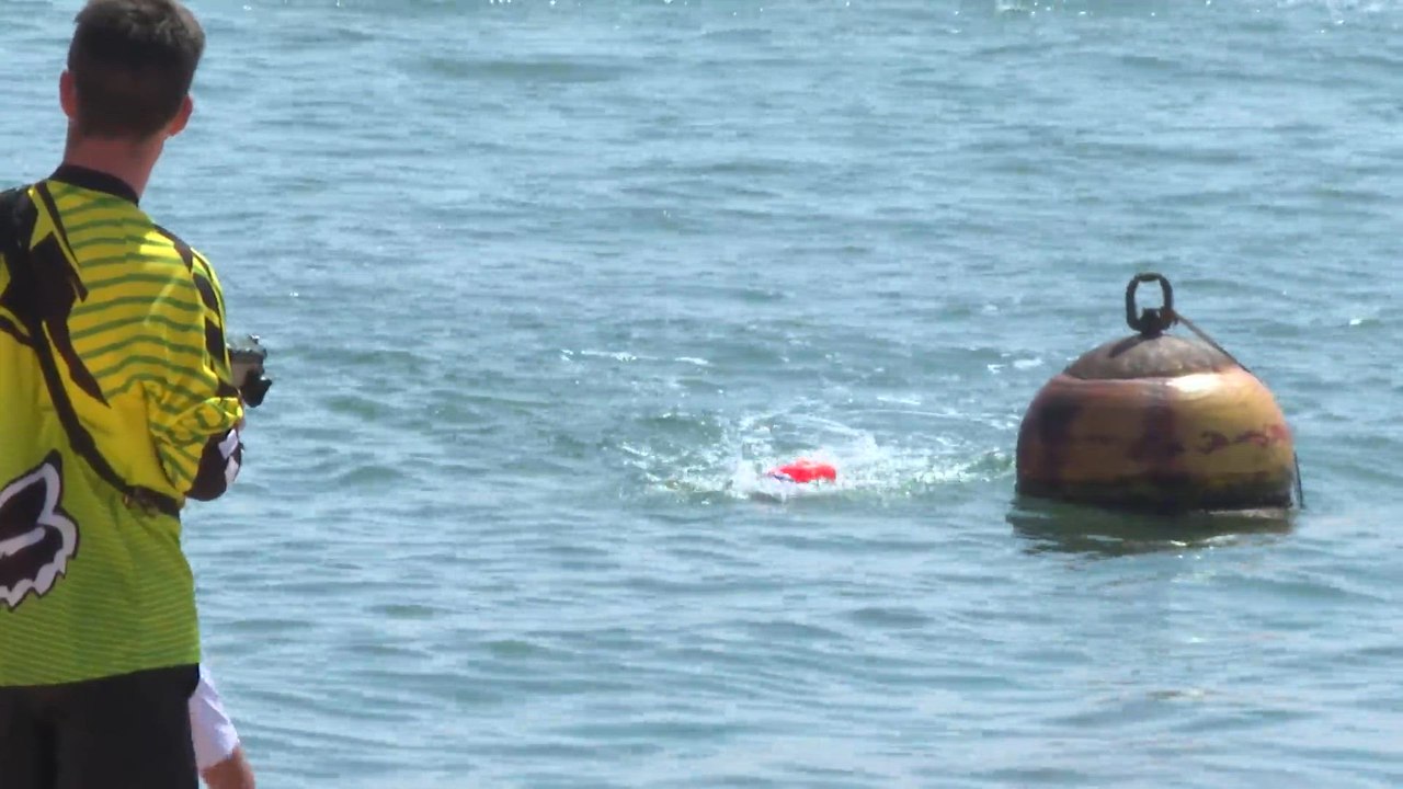 Cientos de nadadores se dan cita en Santander en la VII Travesía a Nado Bomberos Semana Grande