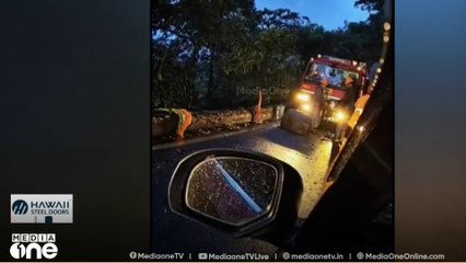 കോഴിക്കോട് കനത്ത മഴ; കുറ്റ്യാടിയിൽ നിർത്തിയിട്ട കാറിനും ലോറിക്കും മുകളിലേക്ക് പോസ്റ്റ് വീണു