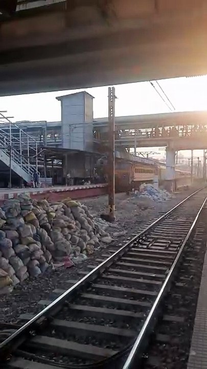 Deccan Queen Crossing Thane 20240226_174355