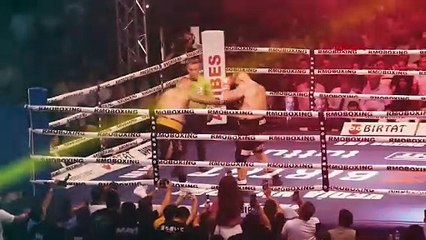 WBC Asya Şampiyonu Tuncelili Umut Çamkıran, memleketinde Cvetkov’u 3'üncü rauntta devirdi