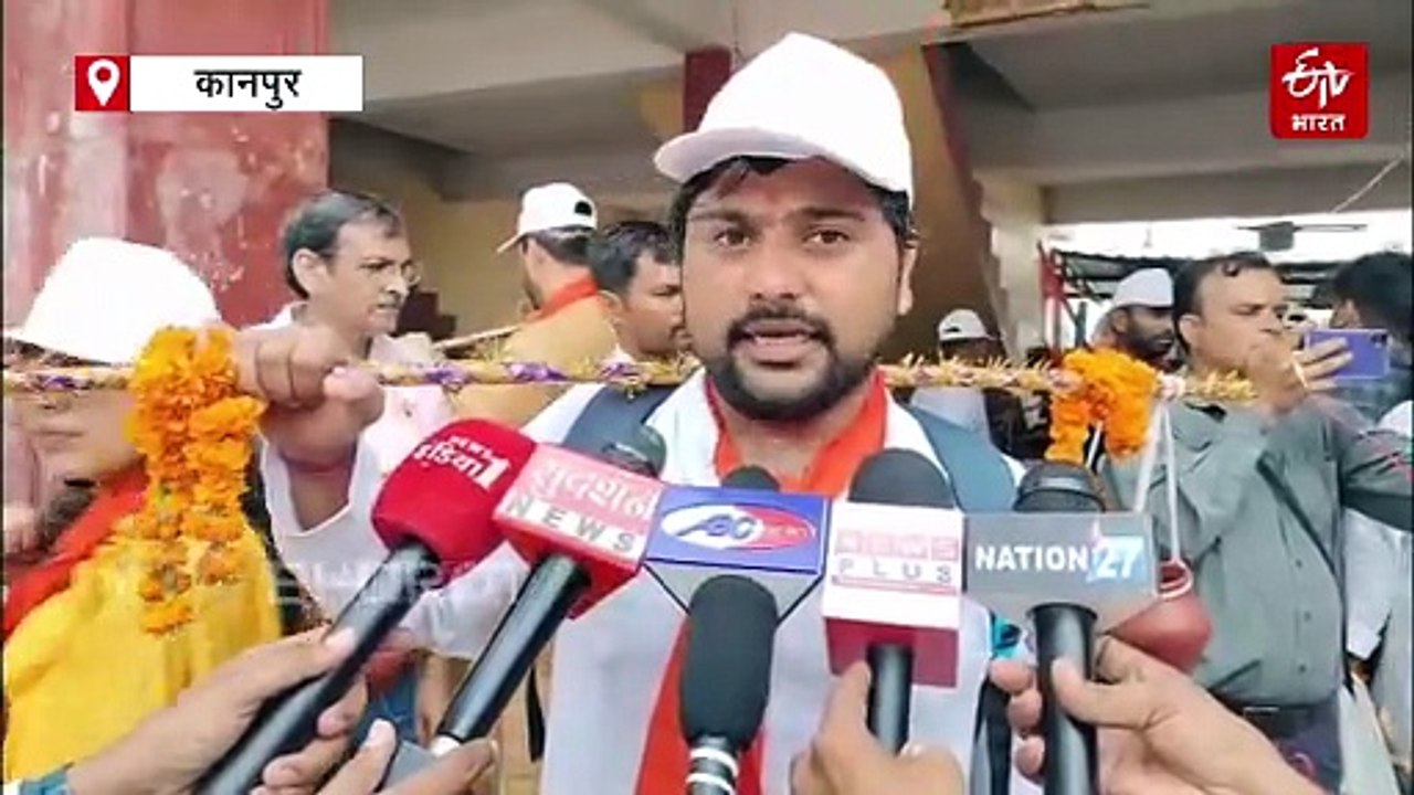 पहली बार कानपुर आईआईटी के शोध छात्र बने कांवड़िए, भगवान भोलेनाथ का किया जलाभिषेक